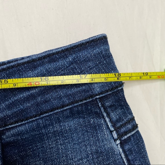 Denim shorts size 36 - jean shorts - unique pockets - jorts - Picture 3 of 6